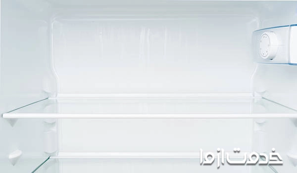 تخلیه طبقات یخچال برای تعویض یا تعمیر ترموستات یخچال